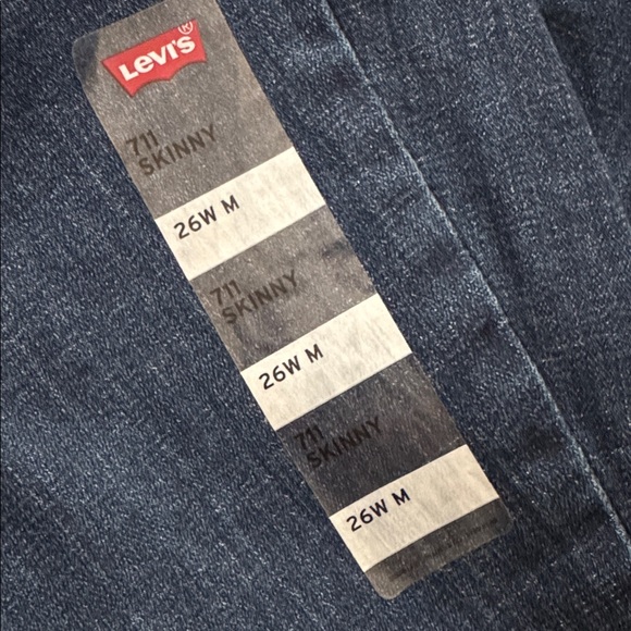 NEW LEVI’S 711 PLUS SIZE SKINNY MID RISE DESTRUCTED ANKLE JEANS - Picture 13 of 14